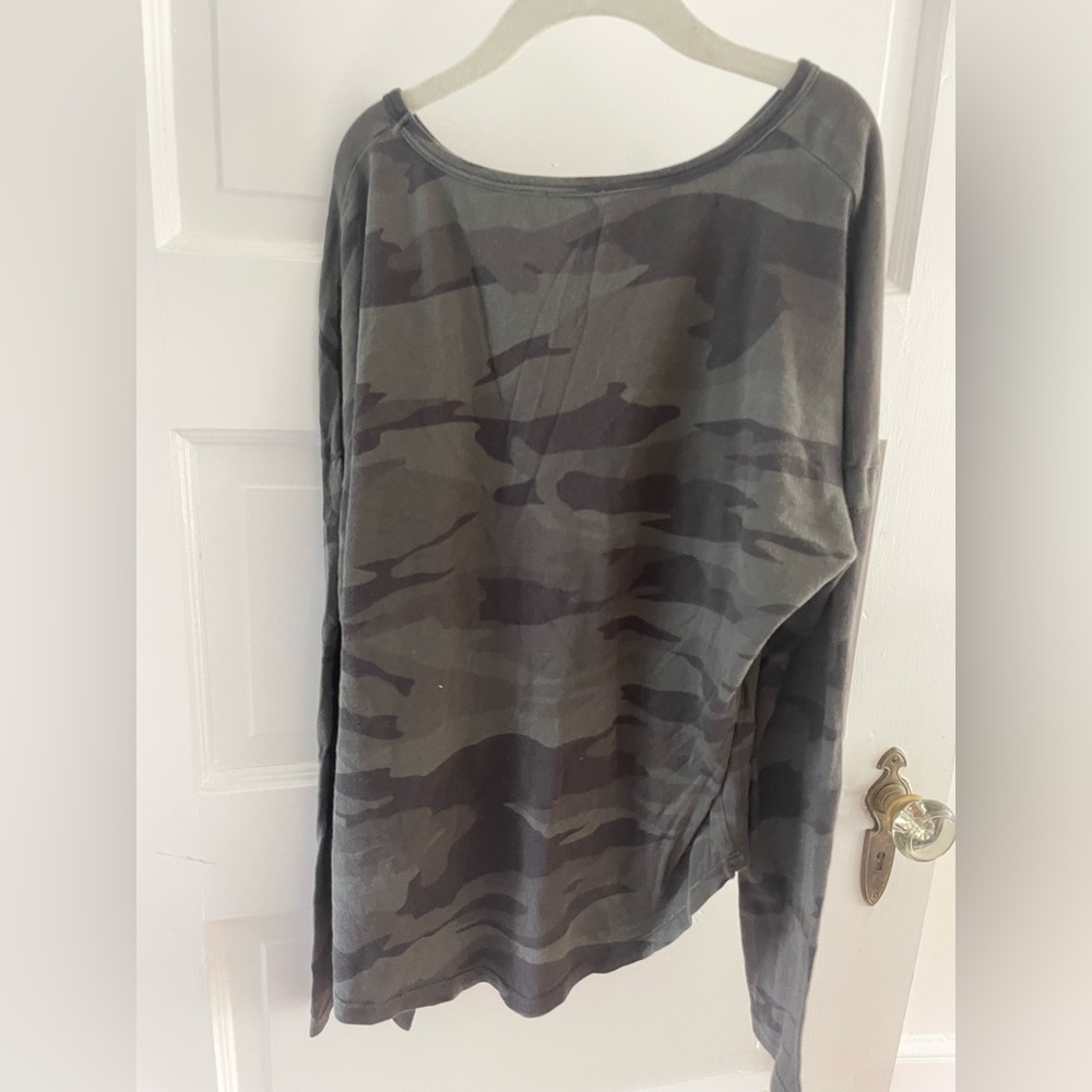 Splendid camo top